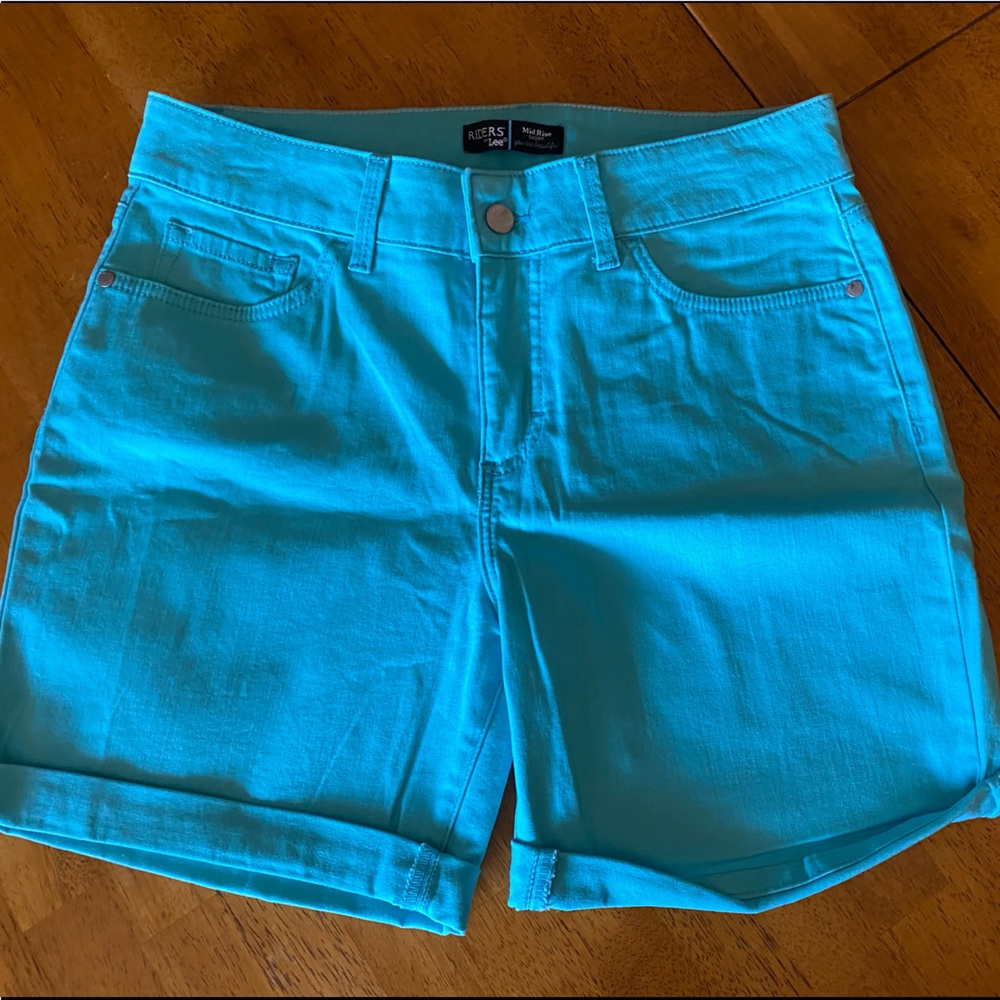 RIDERS BY LEE turquoise mid rise short, never worn.